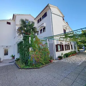 Fam Tomasic Apartment Baška
